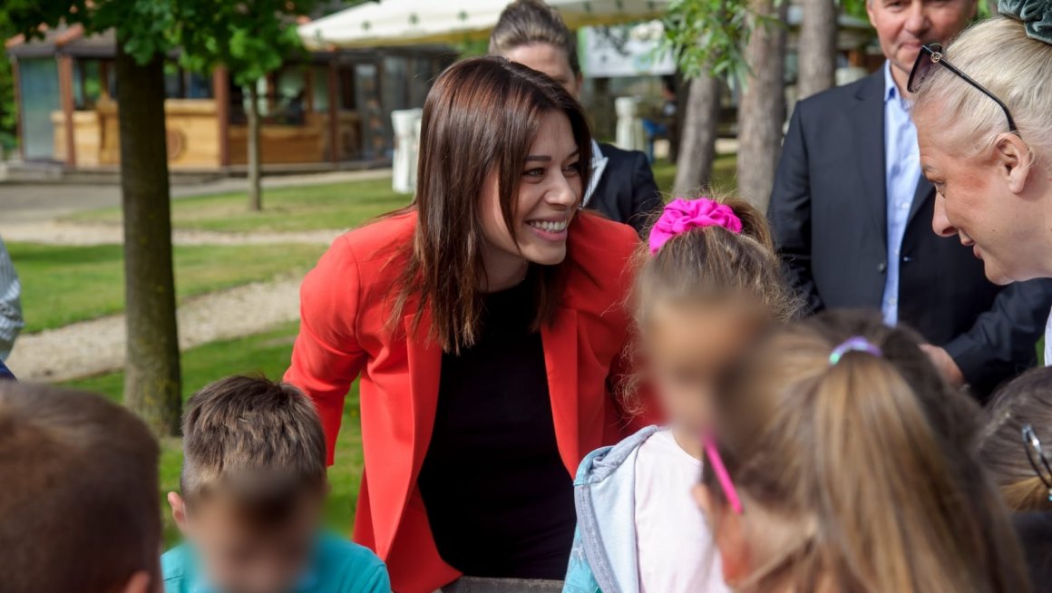 Вујовић са ђацима у Обедској бари