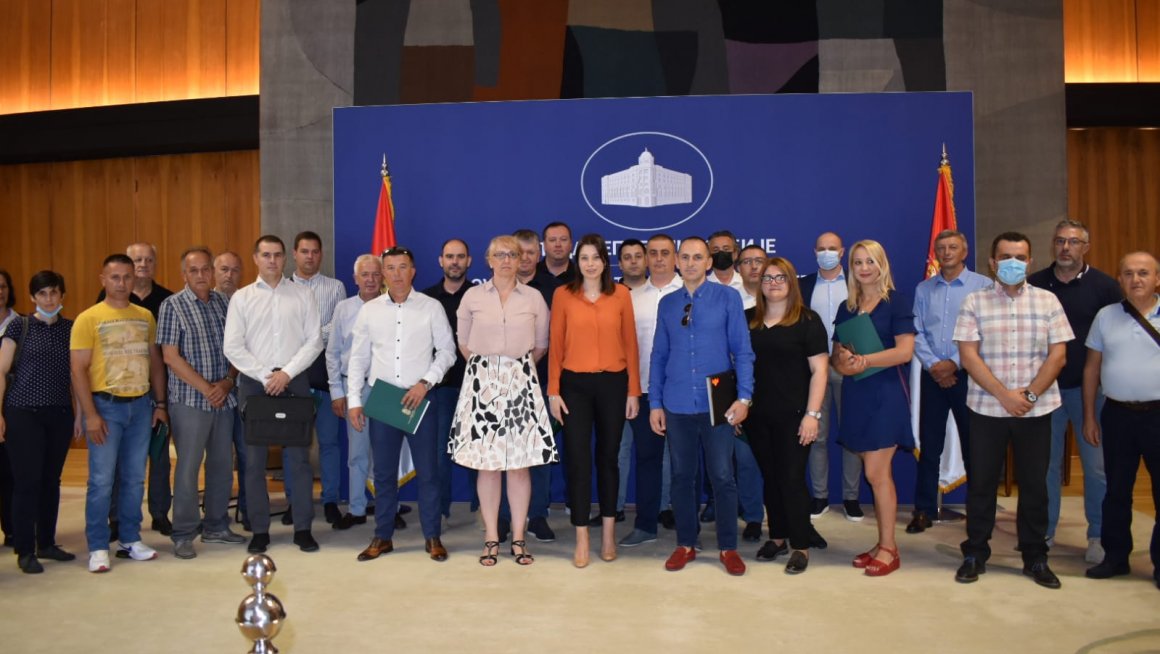 Вујовић потписала уговоре, рециклерима две милијарде динара