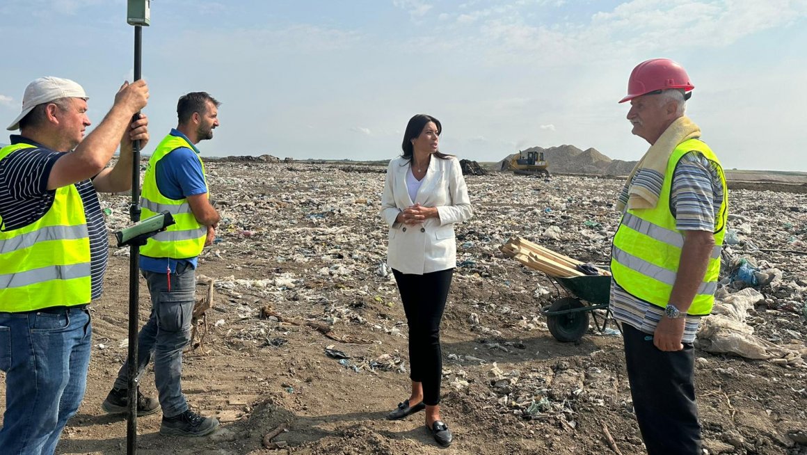 Министарка Вујовић обилази радове на депонији у Руми